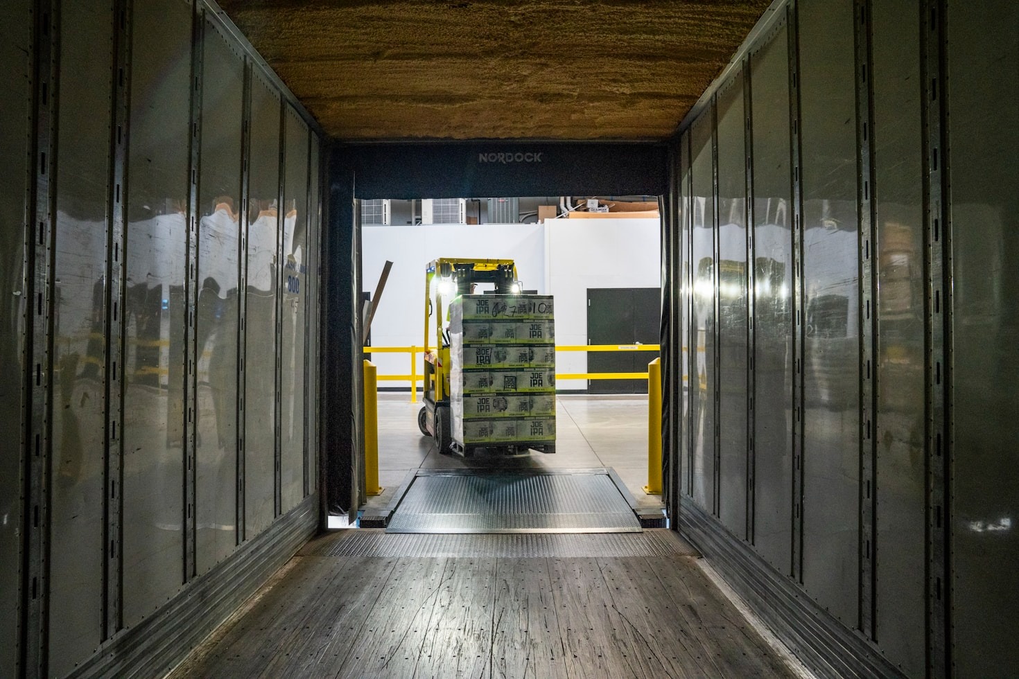 How Modern Trucking Solutions Streamline Supply Chains